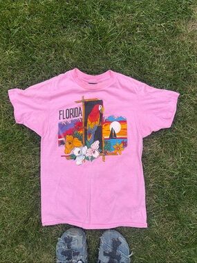 Kids Pink Florida Parrot Graphic Tee - Tropical Print